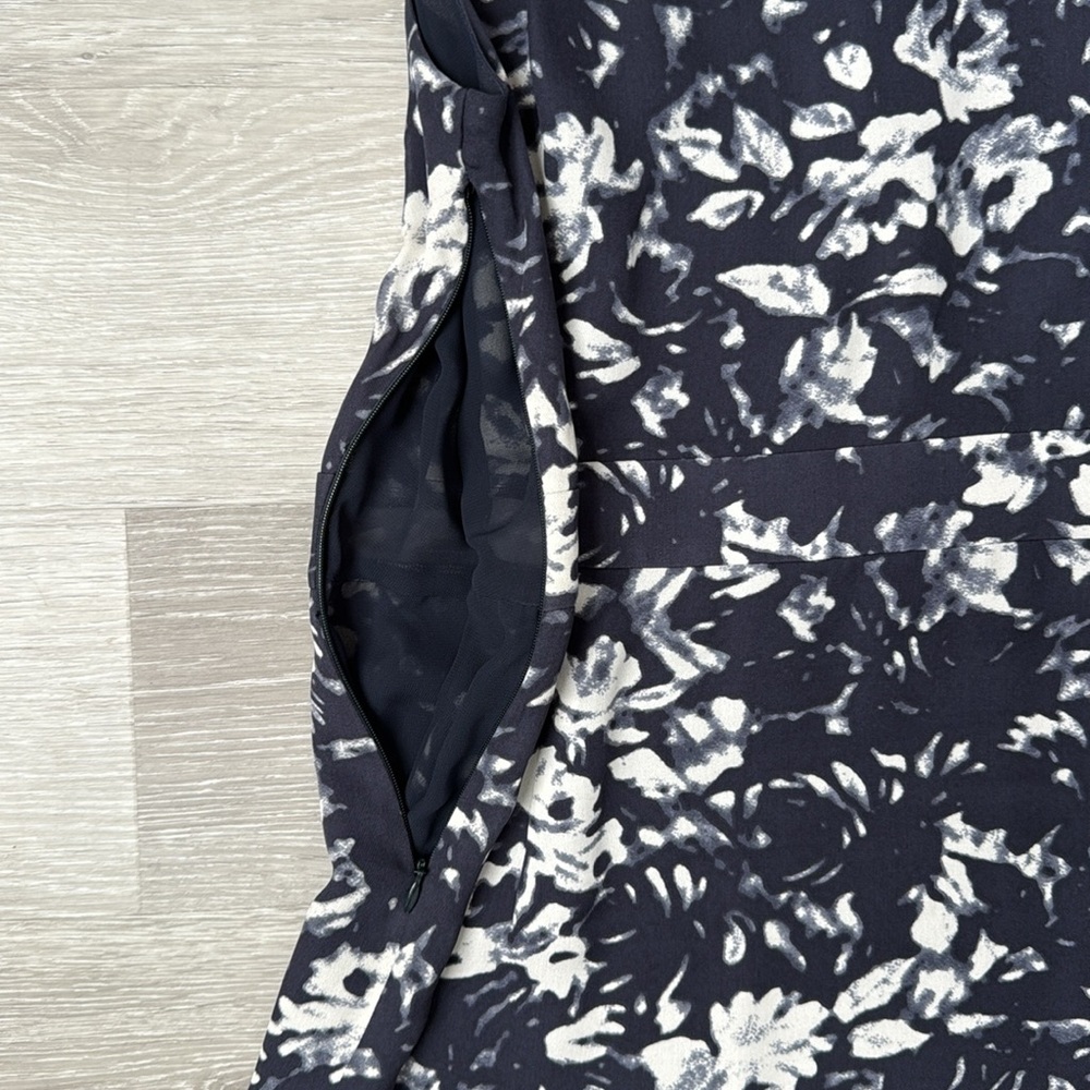 Tory Burch Navy Blue and White Silk Floral Belted Sleeveless Dress | EUC Size 6 - Picture 9 of 12